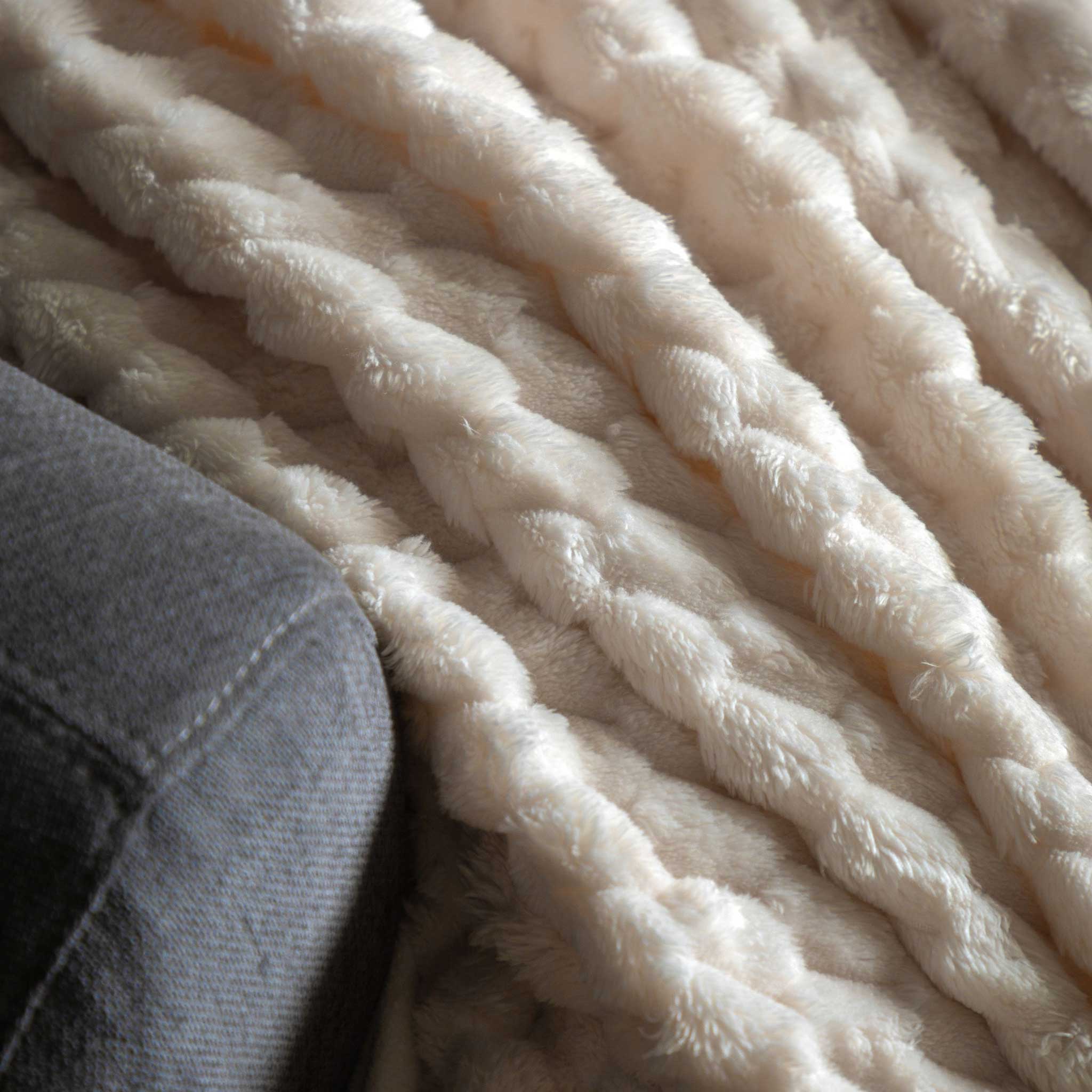 Jacquard Cream Velvet Knitted Throw